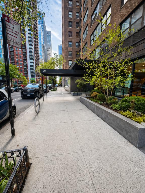 305 East 40th Street 3X Tudor City New York NY 10016