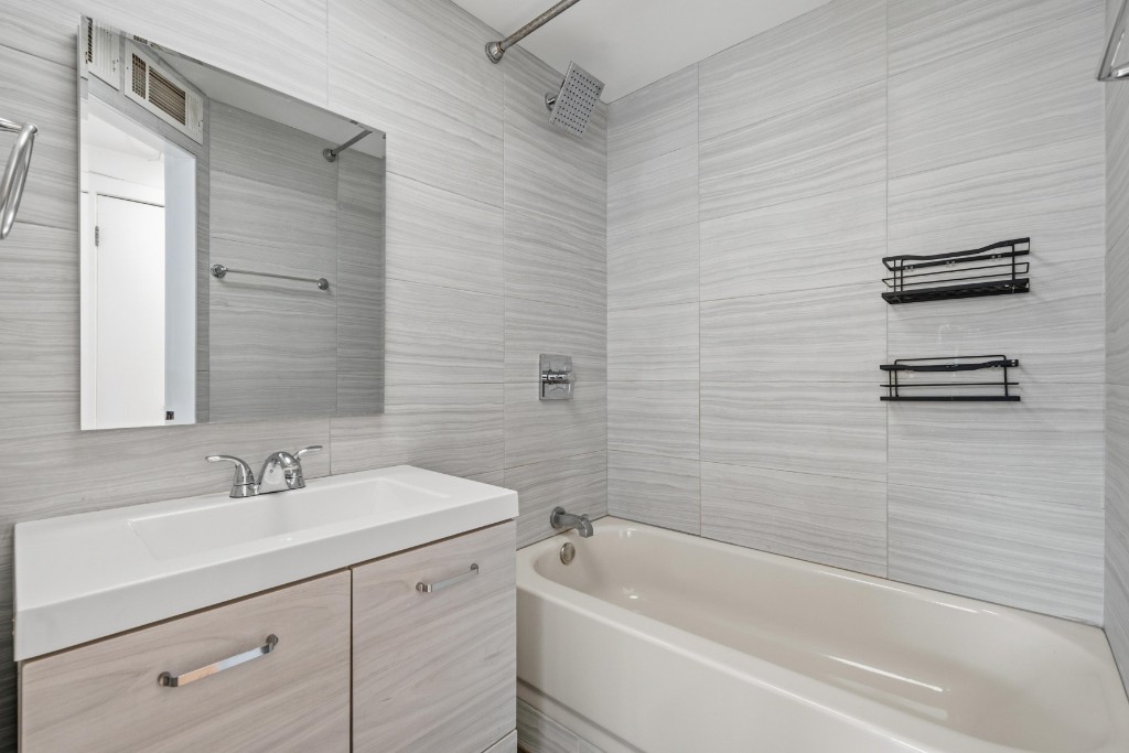 524 East 6th Street 8 E. Greenwich Village New York NY 10009