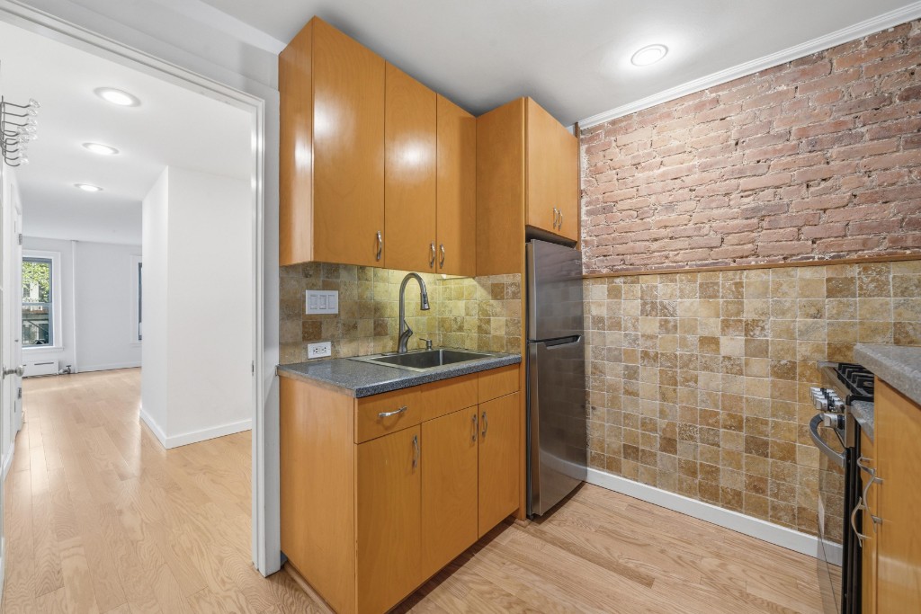 524 East 6th Street 8 E. Greenwich Village New York NY 10009