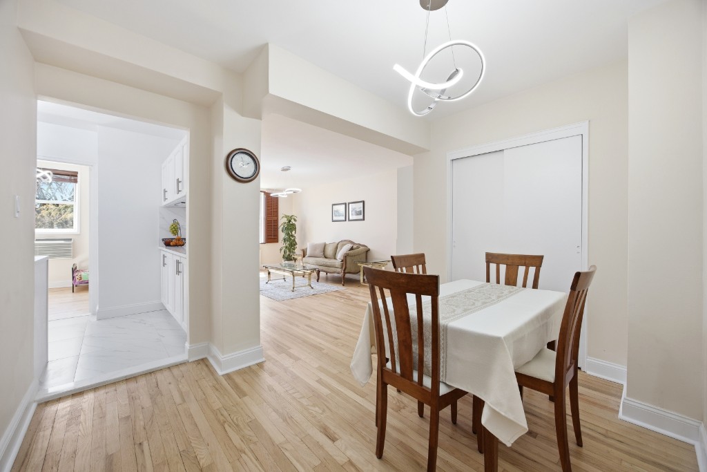 46-01 39th Avenue 314 Sunnyside Gardens Queens NY 11104