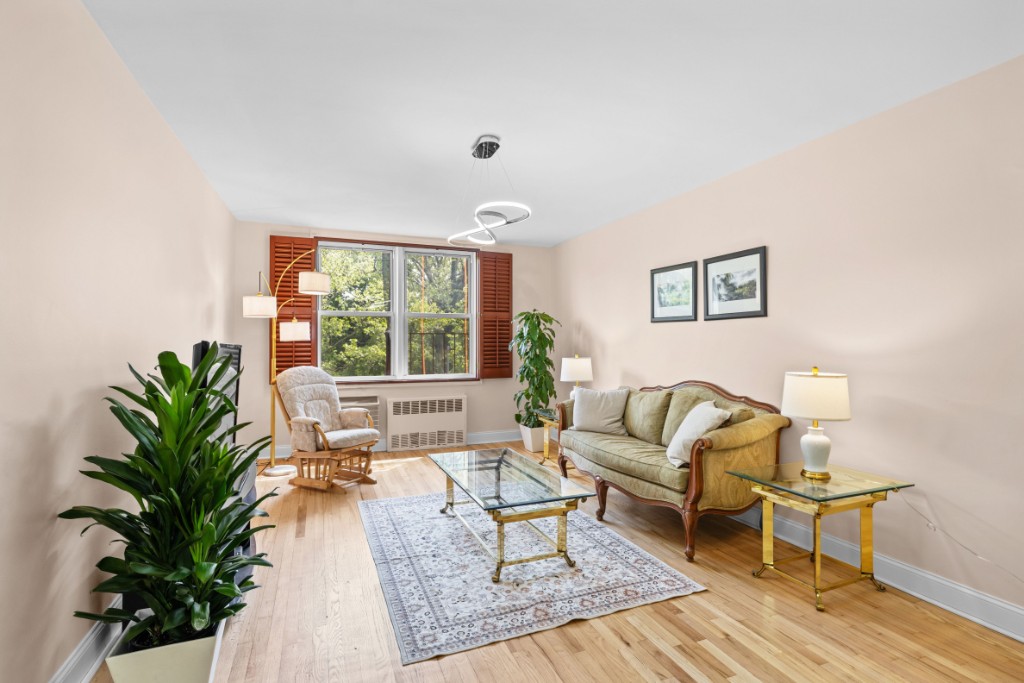 46-01 39th Avenue 314 Sunnyside Gardens Queens NY 11104