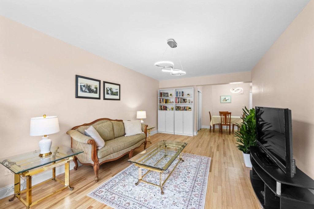 46-01 39th Avenue 314 Sunnyside Gardens Queens NY 11104