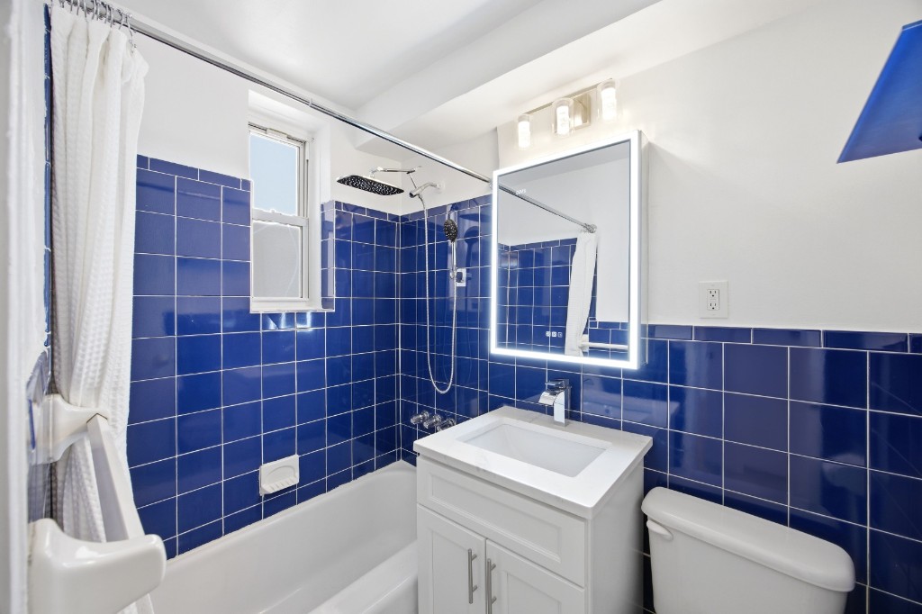 46-01 39th Avenue 314 Sunnyside Gardens Queens NY 11104