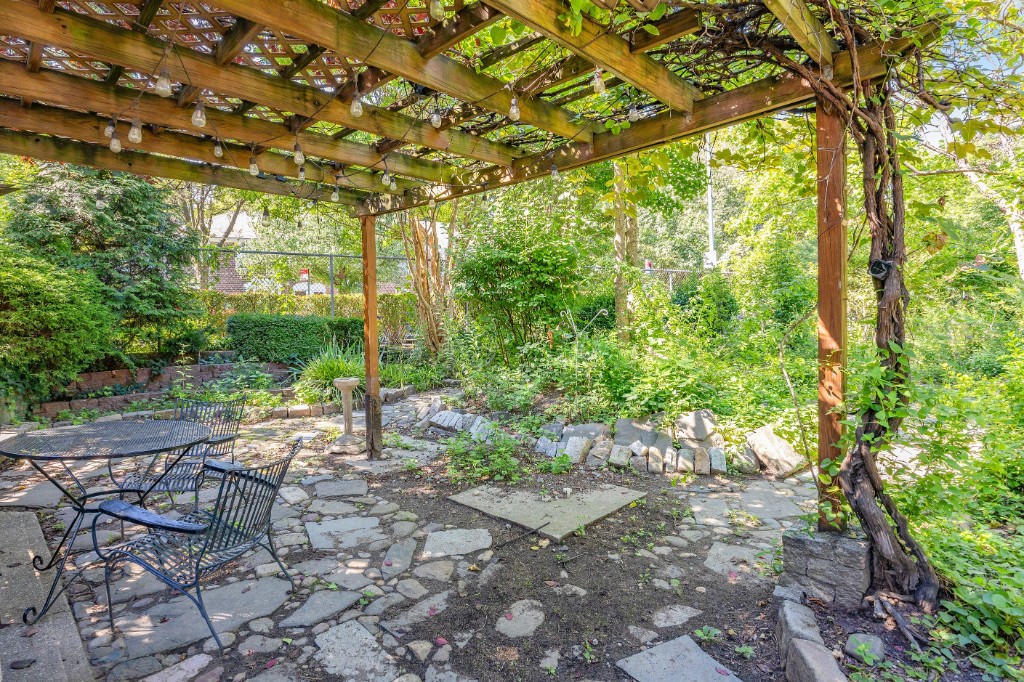 46-01 39th Avenue 314 Sunnyside Gardens Queens NY 11104