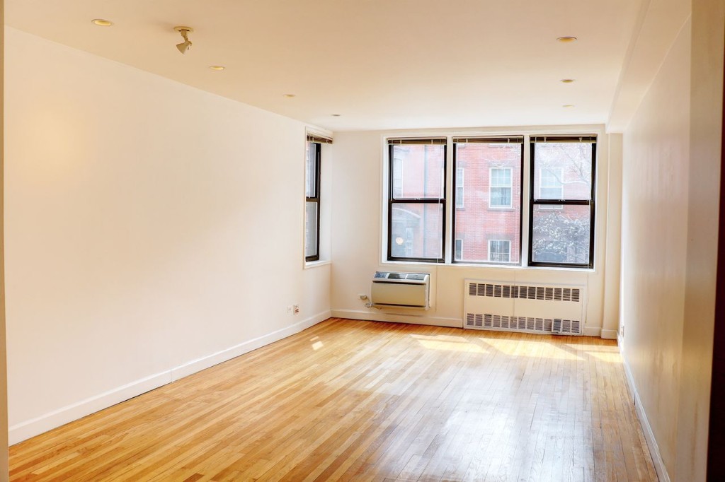 211 East 18th Street 2P Gramercy Park New York NY 10003