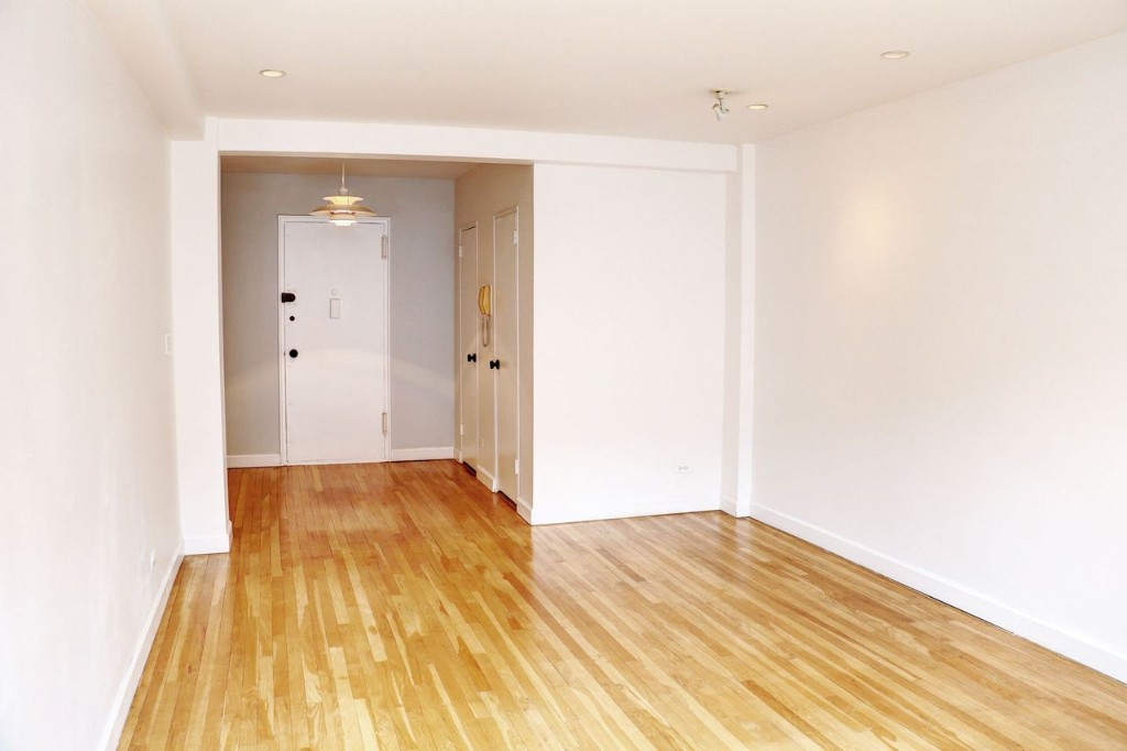 211 East 18th Street 2P Gramercy Park New York NY 10003