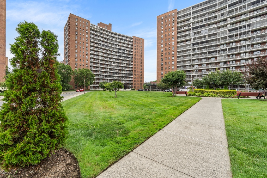61-25 98th Street 9F Forest Hills Queens NY 11374