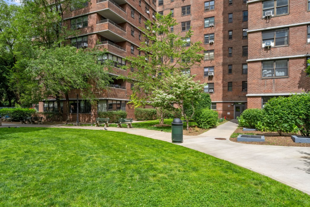 385 Grand Street L1101 Lower East Side New York NY 10002