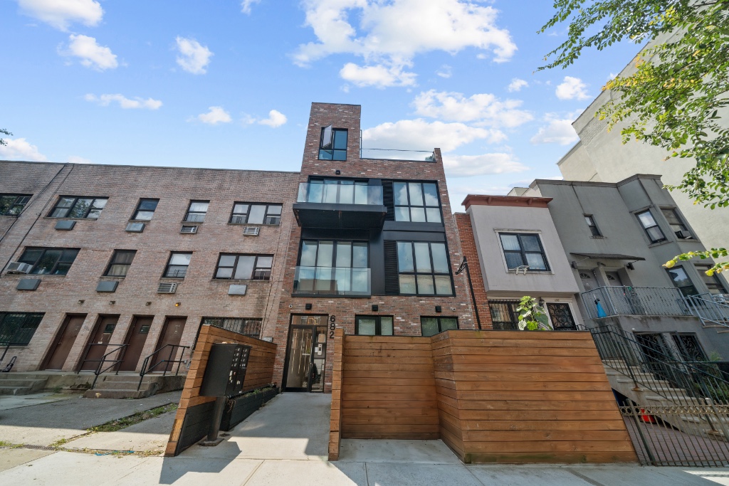 682 Willoughby Avenue 3F Stuyvesant Heights Brooklyn NY 11206