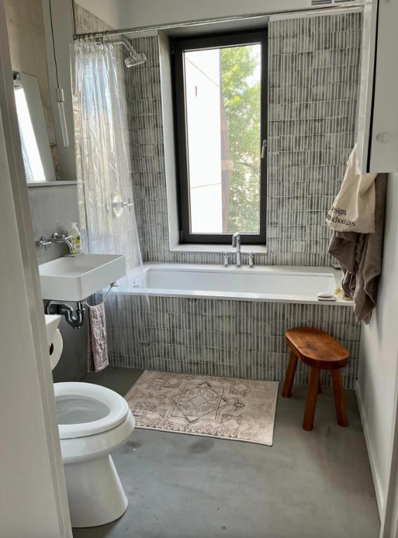 285A Kingsland Avenue Greenpoint Brooklyn NY 11222
