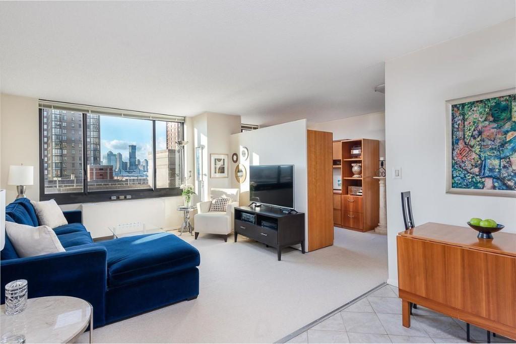Nyc Apartments Battery Park 3 Bedroom Apartment For Rent S Images Realty Mx A8d2c6c1c1799817dcc4a965a5a1c1 Assets 176614 894839 Jpg