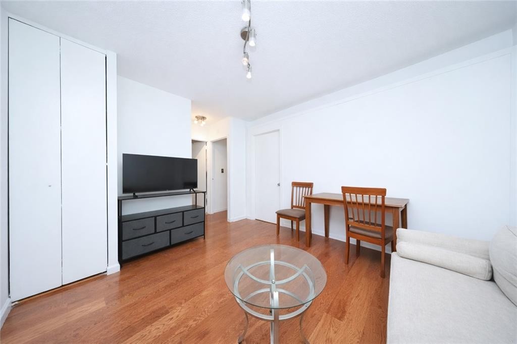 301 East 45th Street 9A Turtle Bay New York NY 10017