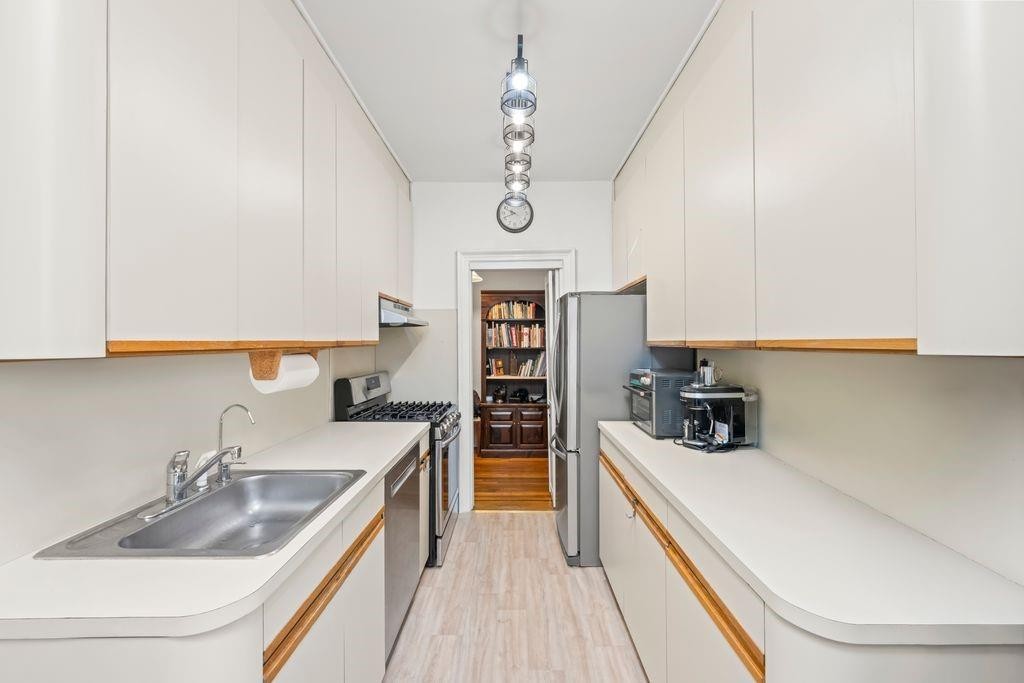 7119 Shore Road 6H Bay Ridge Brooklyn NY 11209