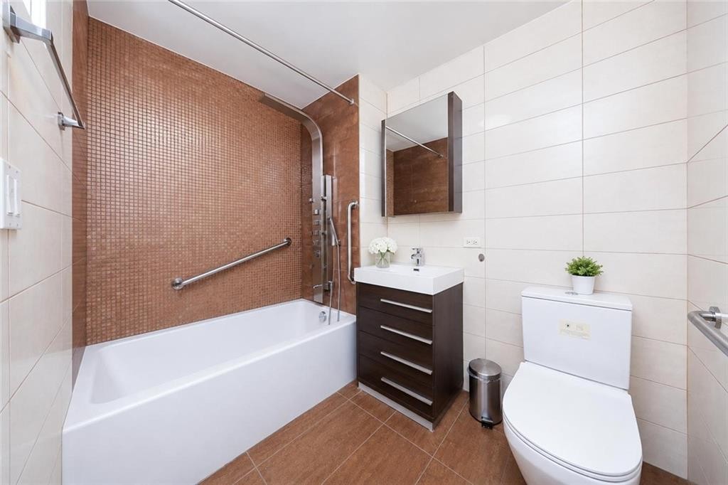 8629 Bay Parkway 5G Gravesend Brooklyn NY 11214