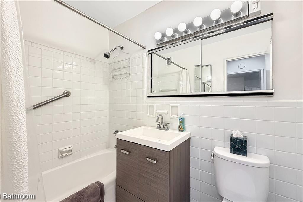 1170 Ocean Parkway 8J Ocean Parkway Brooklyn NY 11230