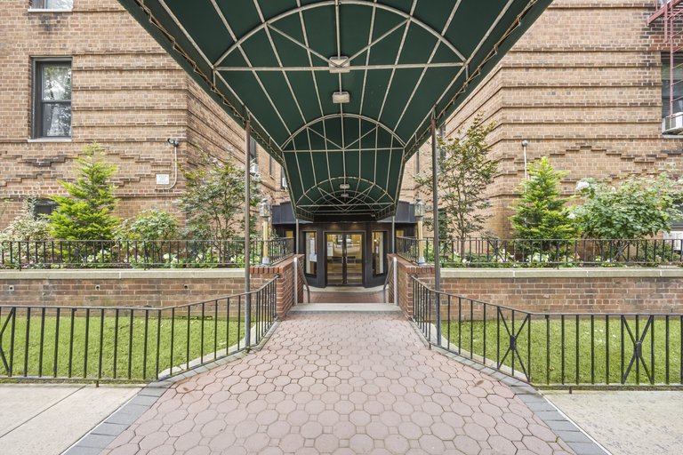 61 Oliver Street 2V Fort Hamilton Brooklyn NY 11209