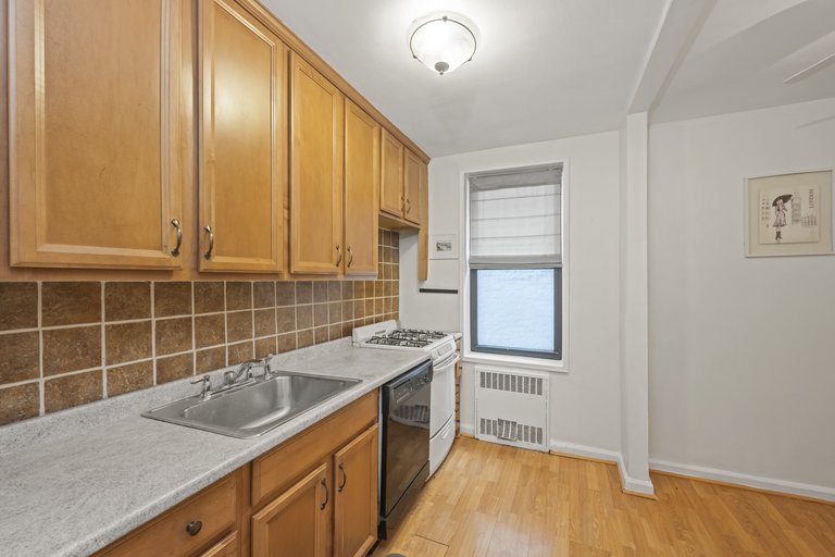 61 Oliver Street 2V Fort Hamilton Brooklyn NY 11209