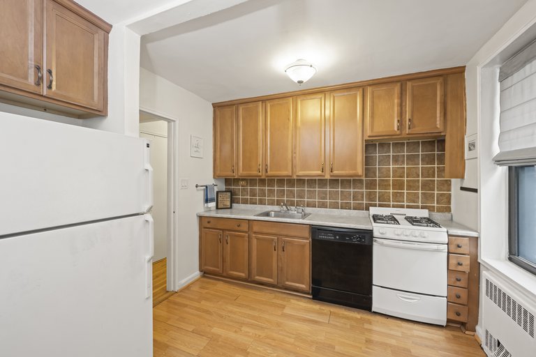 61 Oliver Street 2V Fort Hamilton Brooklyn NY 11209