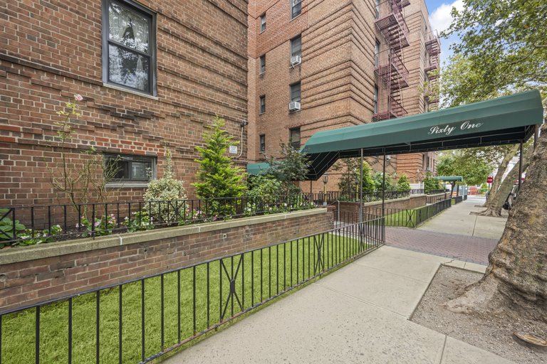 61 Oliver Street 2V Fort Hamilton Brooklyn NY 11209