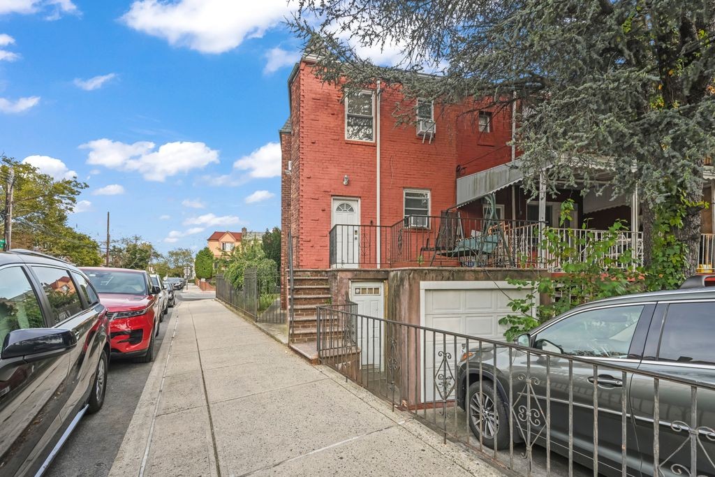 2136 East 28th Street Sheepshead Bay Brooklyn NY 11229