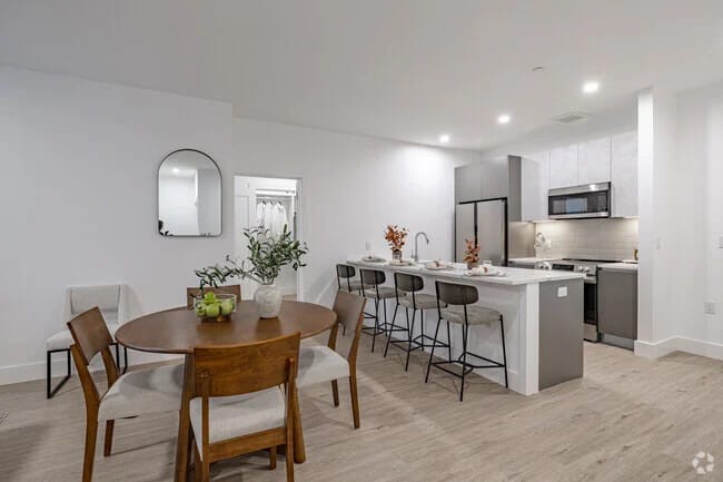 3 bedroom Apartment at 475 Main Street, #621