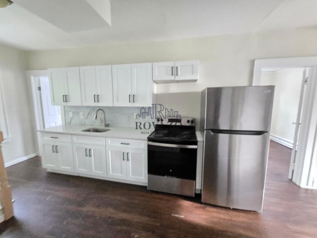 5 bedroom Apartment at 1013-1015 Prospect Street, #2R