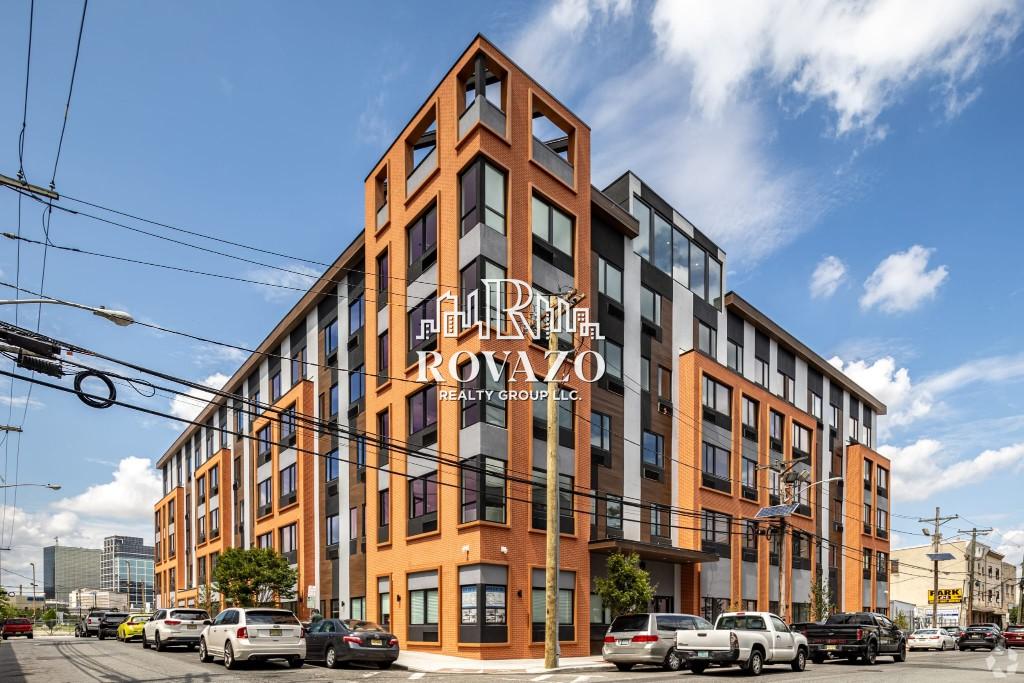2 bedroom Apartment at 39 Madison Street, #503