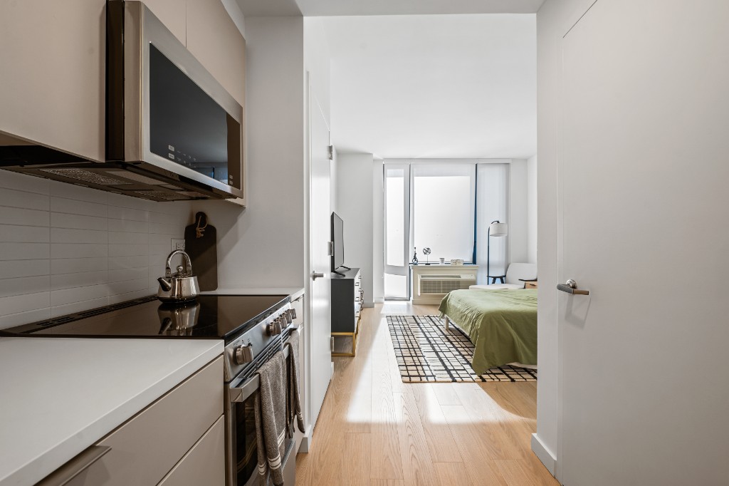 26 Van Reipen Avenue, Jersey City, NJ - 2,550 USD/ month