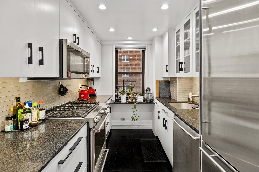 175 East 74th Street 12C Upper East Side New York NY 10021