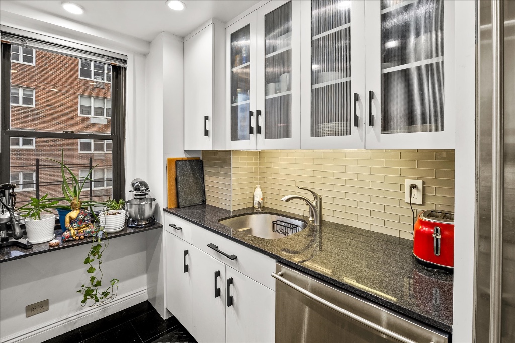 175 East 74th Street 12C Upper East Side New York NY 10021