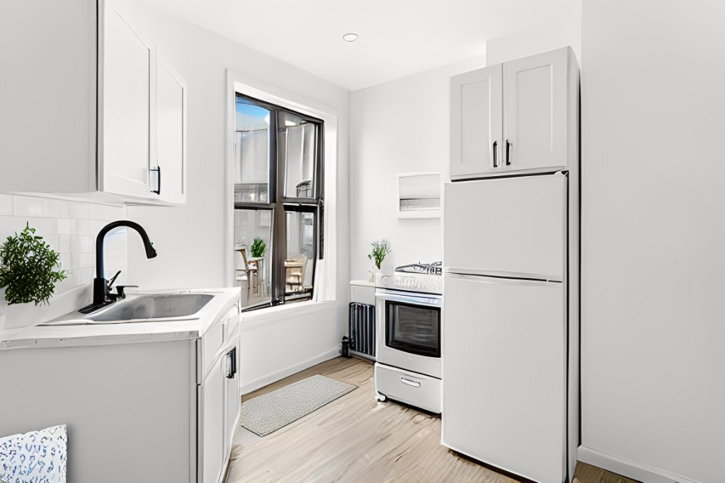 177 Thompson Street 25 Greenwich Village New York NY 10012