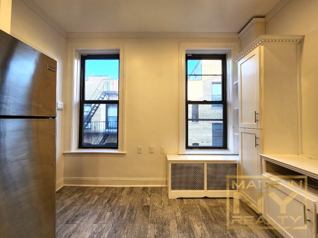 25-21 31st Avenue Astoria Queens NY 11106