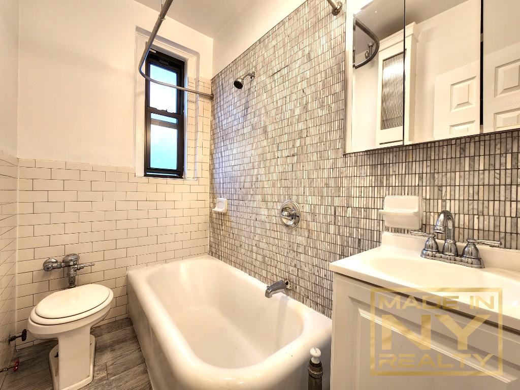 25-21 31st Avenue Astoria Queens NY 11106