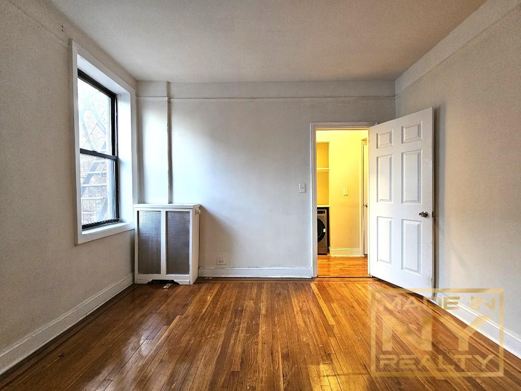 25-74 33rd Street 2A Astoria Queens NY 11102