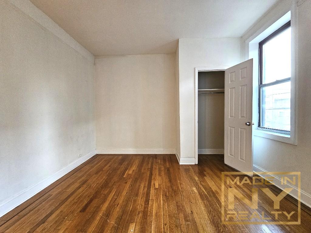 25-74 33rd Street 2A Astoria Queens NY 11102