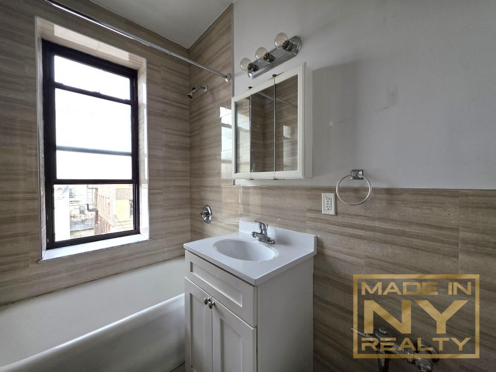 35-07 32nd Street C2 Long Island City Queens NY 11106