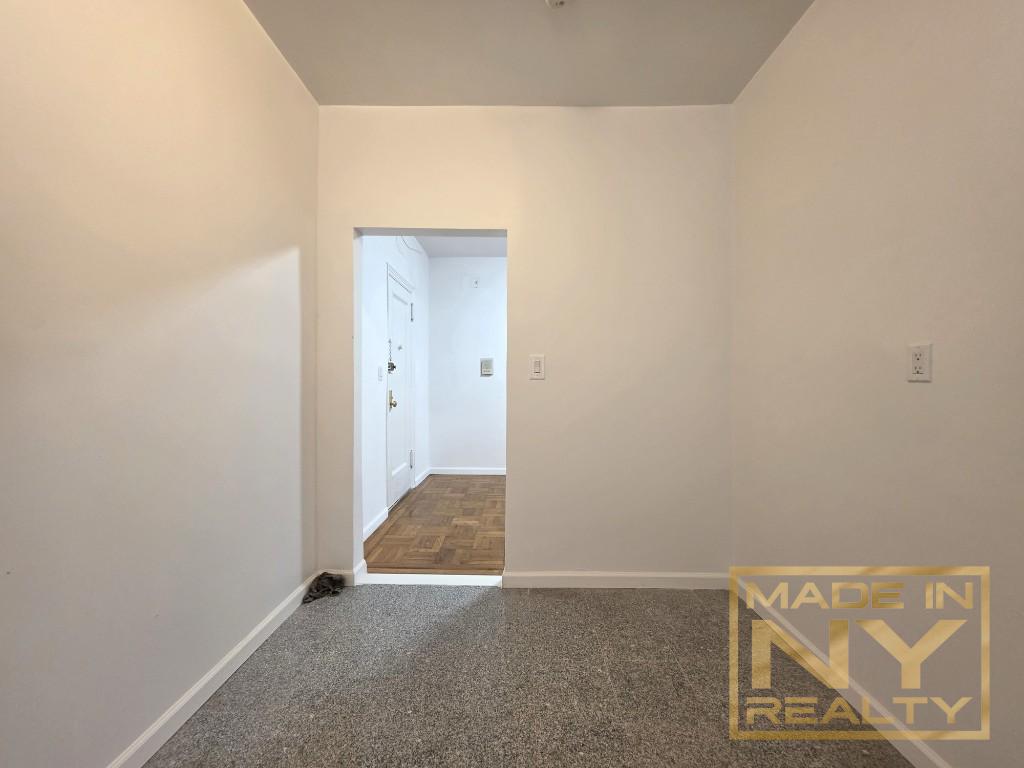 41-07 42nd Street 3E Sunnyside Queens NY 11103