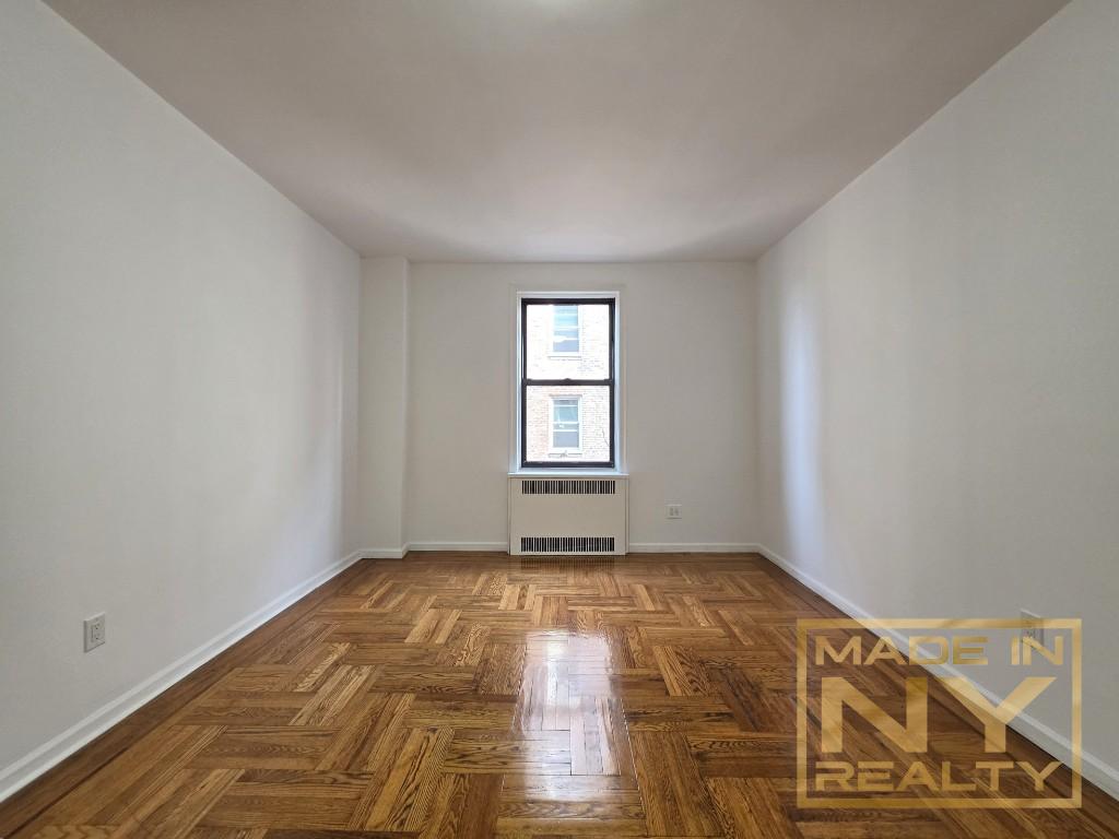 41-07 42nd Street 3E Sunnyside Queens NY 11103