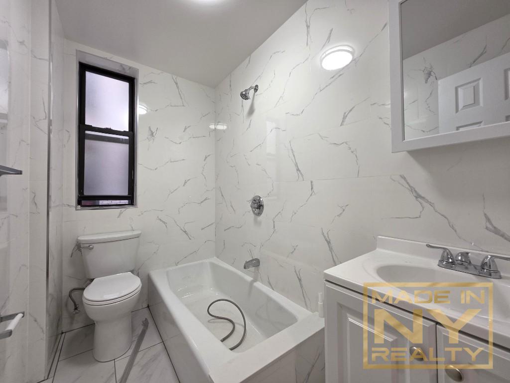 41-07 42nd Street 3E Sunnyside Queens NY 11103