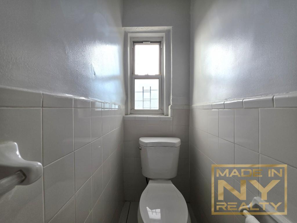 122-20 Ocean Promenade 2F Belle Harbor Queens NY 11694