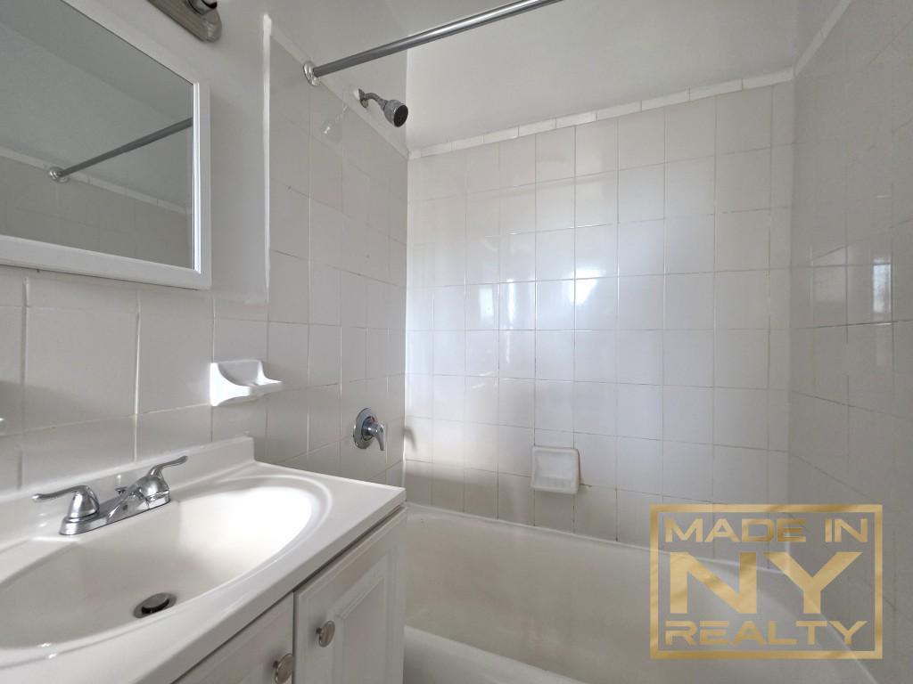 122-20 Ocean Promenade 2F Belle Harbor Queens NY 11694