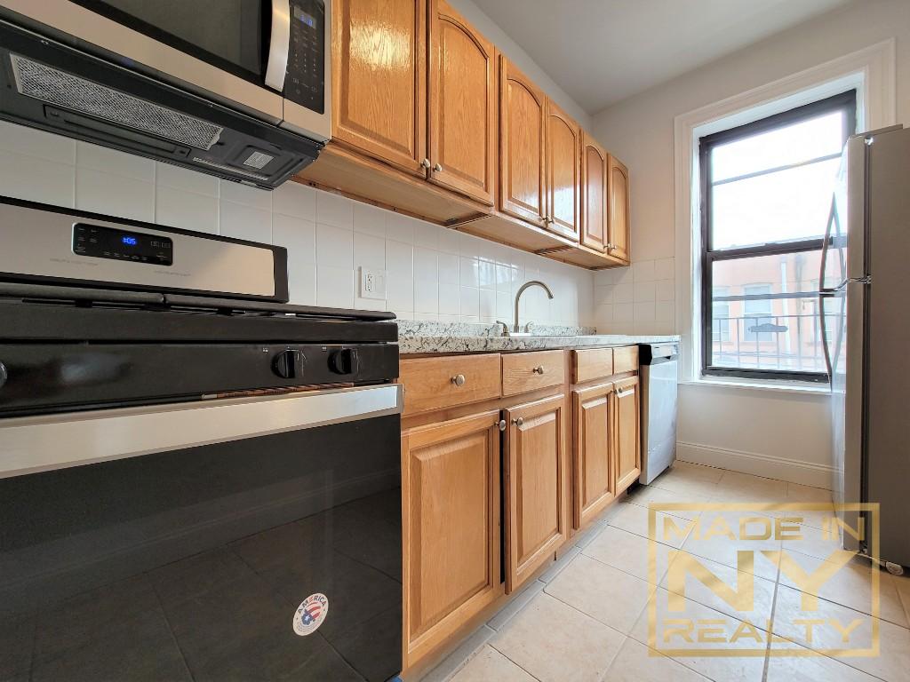31-49 29th Street B11 Astoria Queens NY 11106