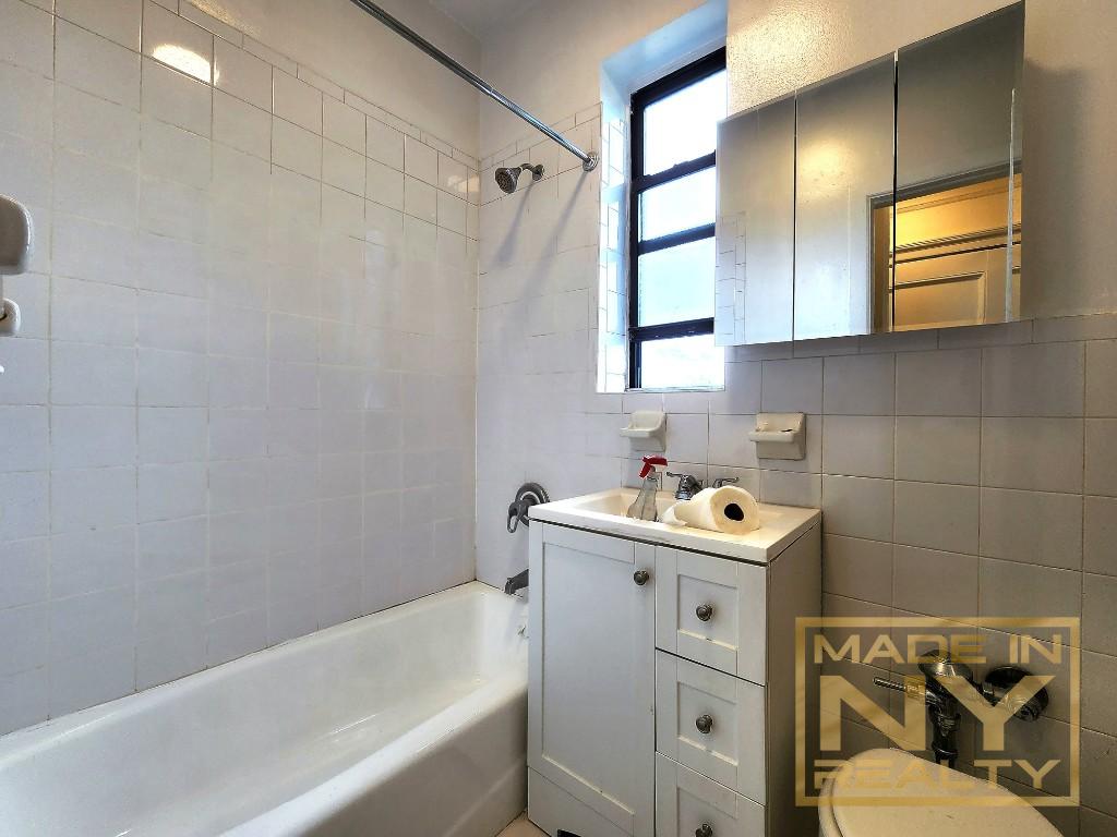 29-07 31st Avenue Astoria Queens NY 11106