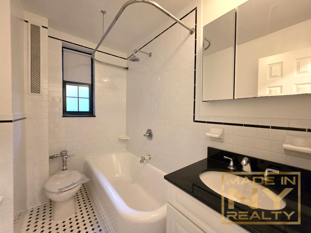 51-01 39th Avenue R24 Sunnyside Queens NY 11104