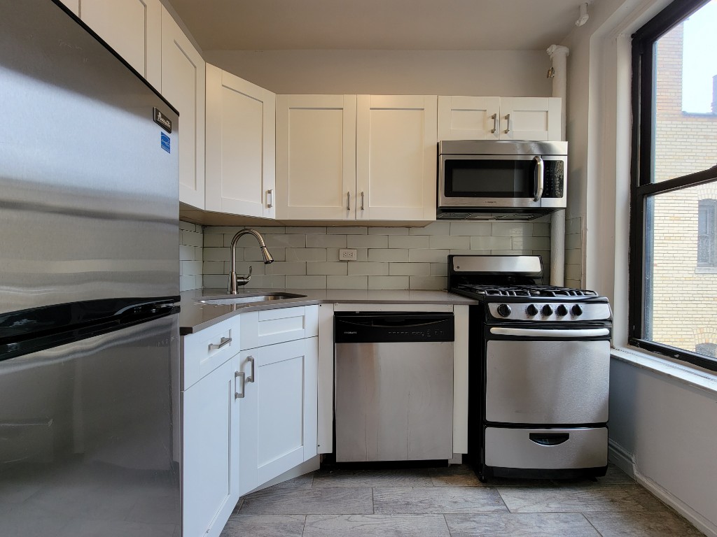 25-21 31st Avenue Astoria Queens NY 11106