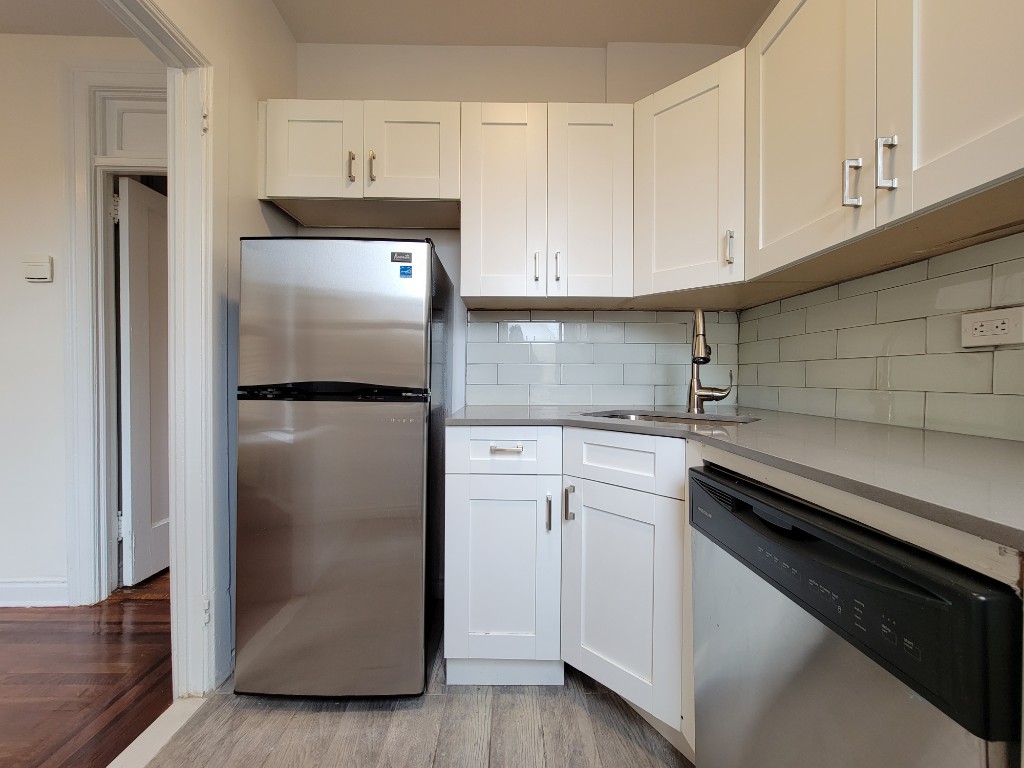 25-21 31st Avenue Astoria Queens NY 11106