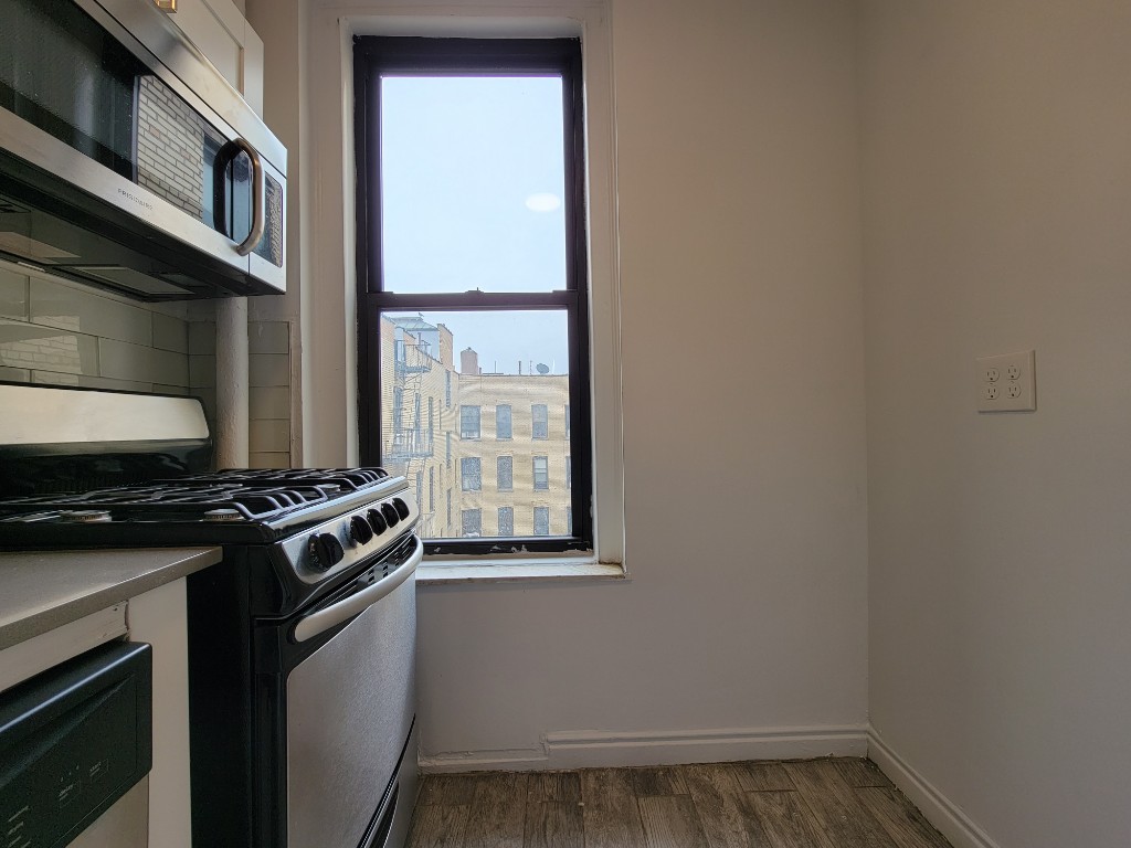 25-21 31st Avenue Astoria Queens NY 11106