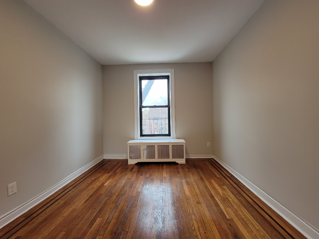 25-21 31st Avenue Astoria Queens NY 11106