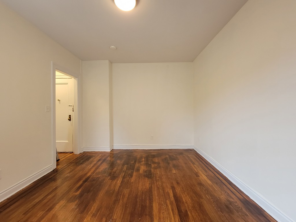 25-21 31st Avenue Astoria Queens NY 11106