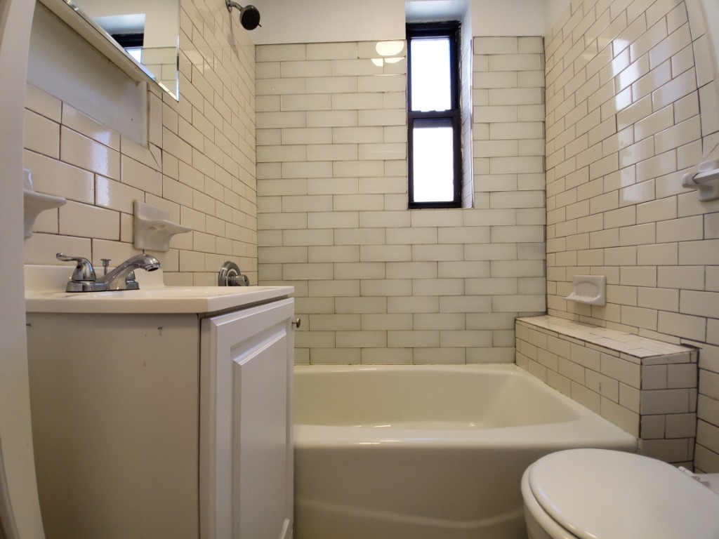 25-21 31st Avenue Astoria Queens NY 11106
